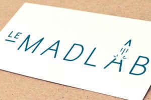 Mise en situation du logotype de MadLab